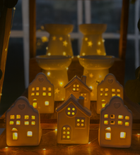 Load image into Gallery viewer, Ceramic Tea Light Houses
